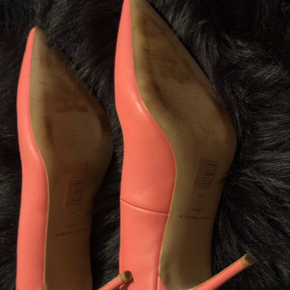 WMNS Kurt Geiger Salmon Pink Pumps - Picture 4 of 6